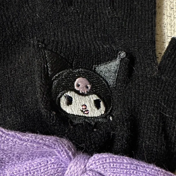 Kuromi Black Fingerless Gloves with Purple Bows - Picture 2 of 3